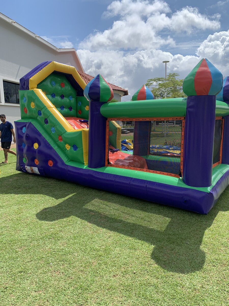 Mini com Piscina